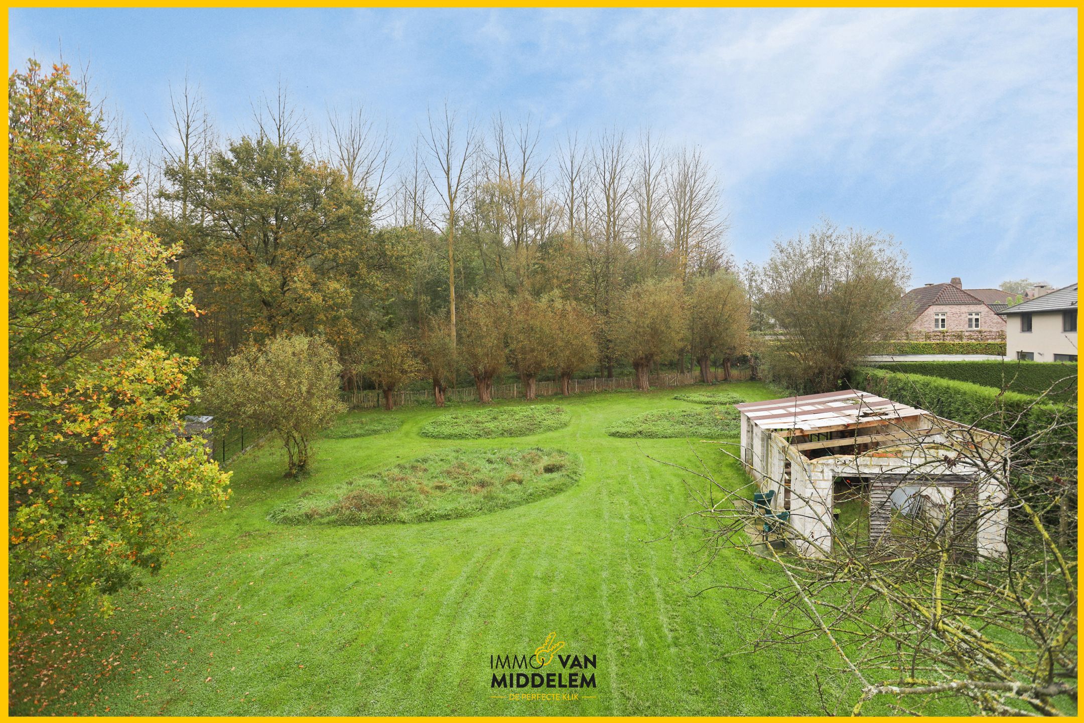 BOUWGROND MET TE SLOPEN BUNGALOW OP UNIEKE LIGGING foto 7