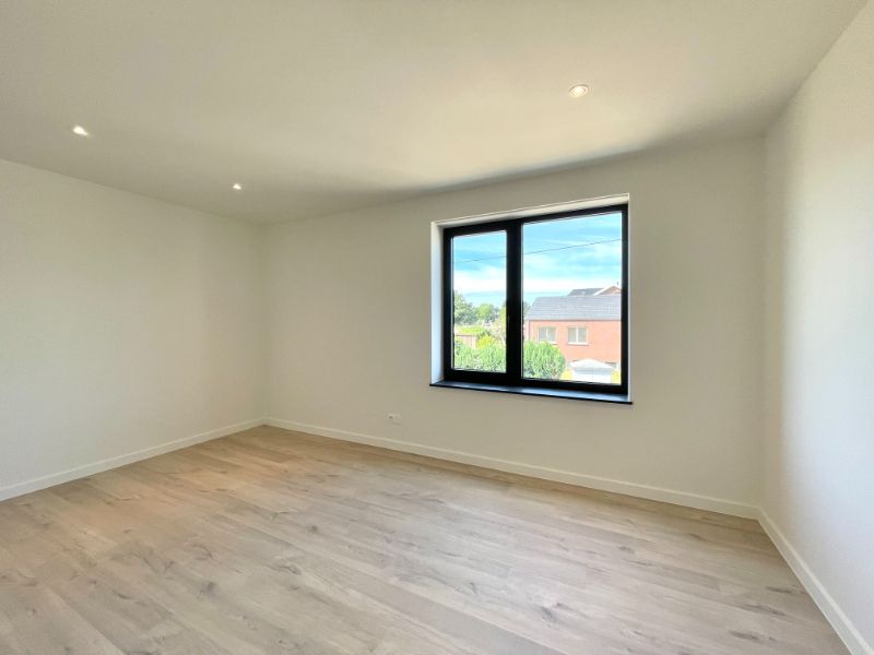 PRACHTIGE NIEUWBOUWWONING MET 3 SLAAPKAMERS TE HUUR foto 12
