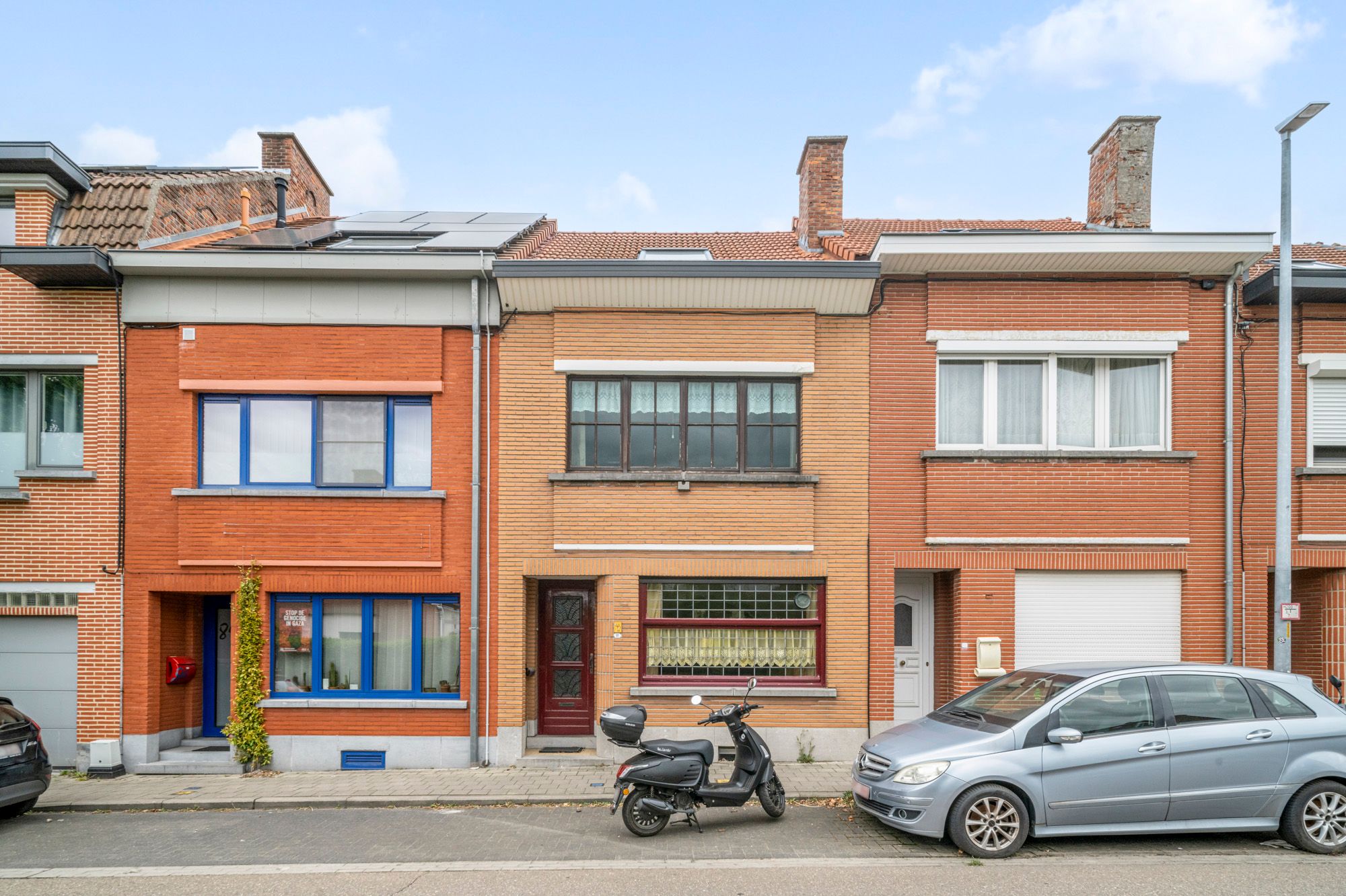 Hoofdfoto van de publicatie: Totaal te renoveren rijwoning voor € 340.000