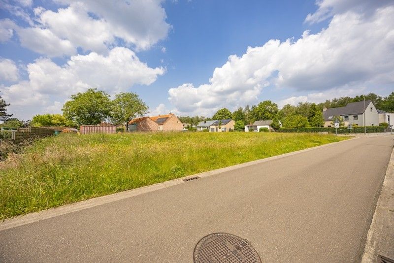 Uitgestrekt en zongericht bouwperceel van 12a 18ca foto 6