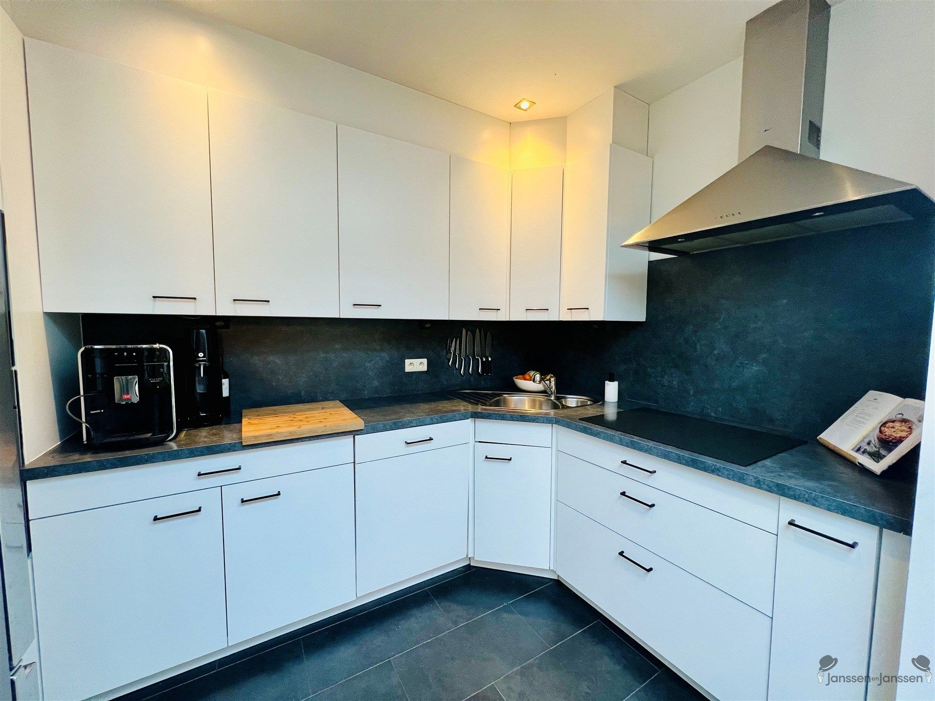 Gerenoveerde rijwoning met 3 slpks & tuin foto 7