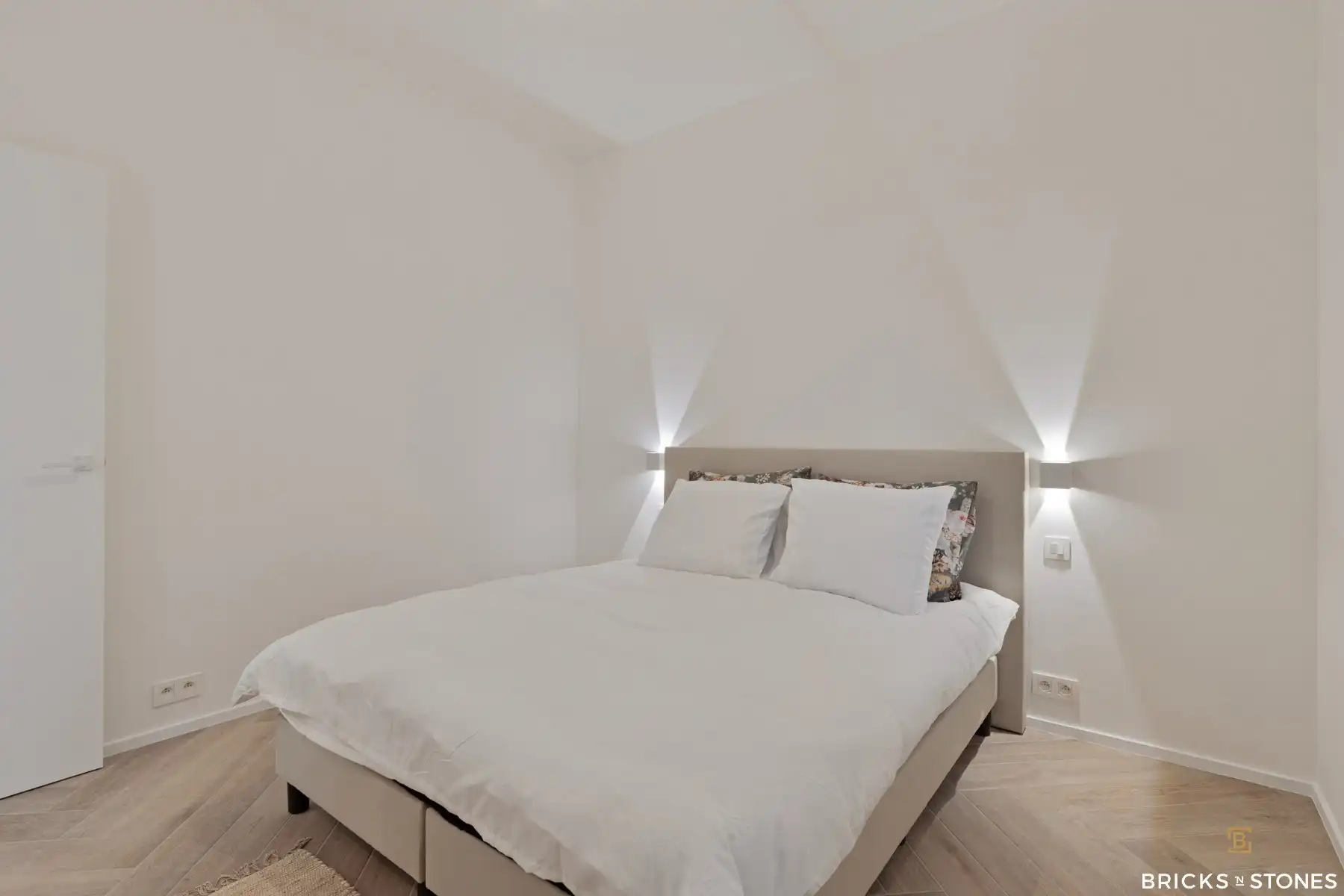 Luxueus gerenoveerd en bemeubeld 3 slaapkamer appartement foto 11