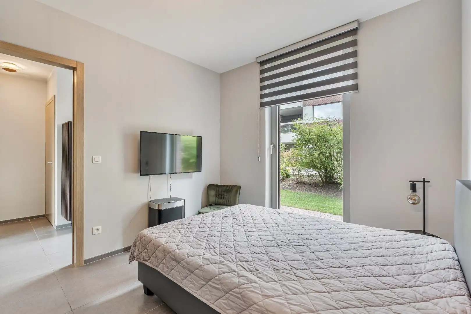 Exclusief gelijkvloers appartement met ruime terrassen, 2 slpk, extra brede autostaanplaats, centrum Genk foto 15