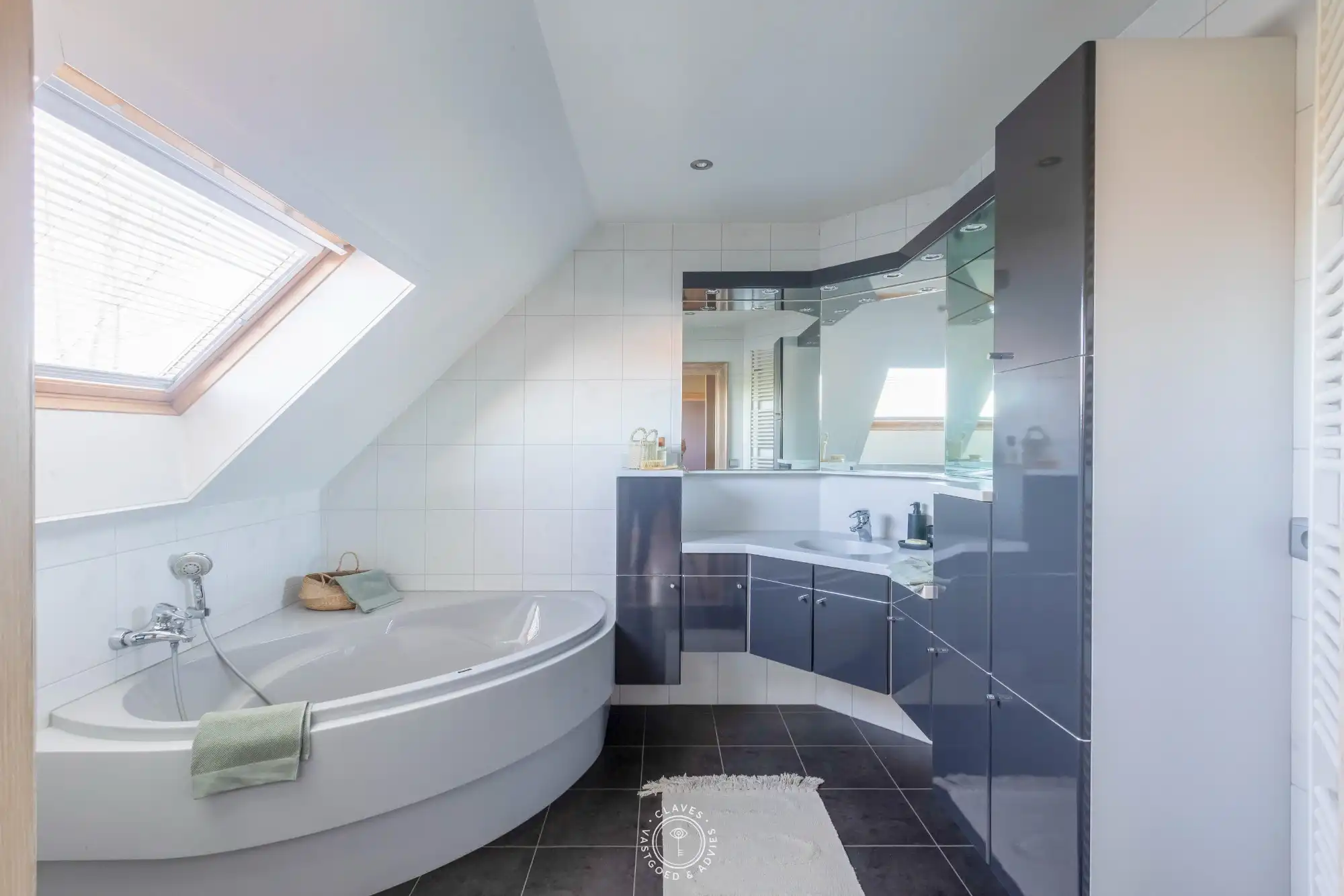 Open bebouwing met loods op uitzonderlijk perceel van +10.000 m² met adembenemend uitzicht foto 26