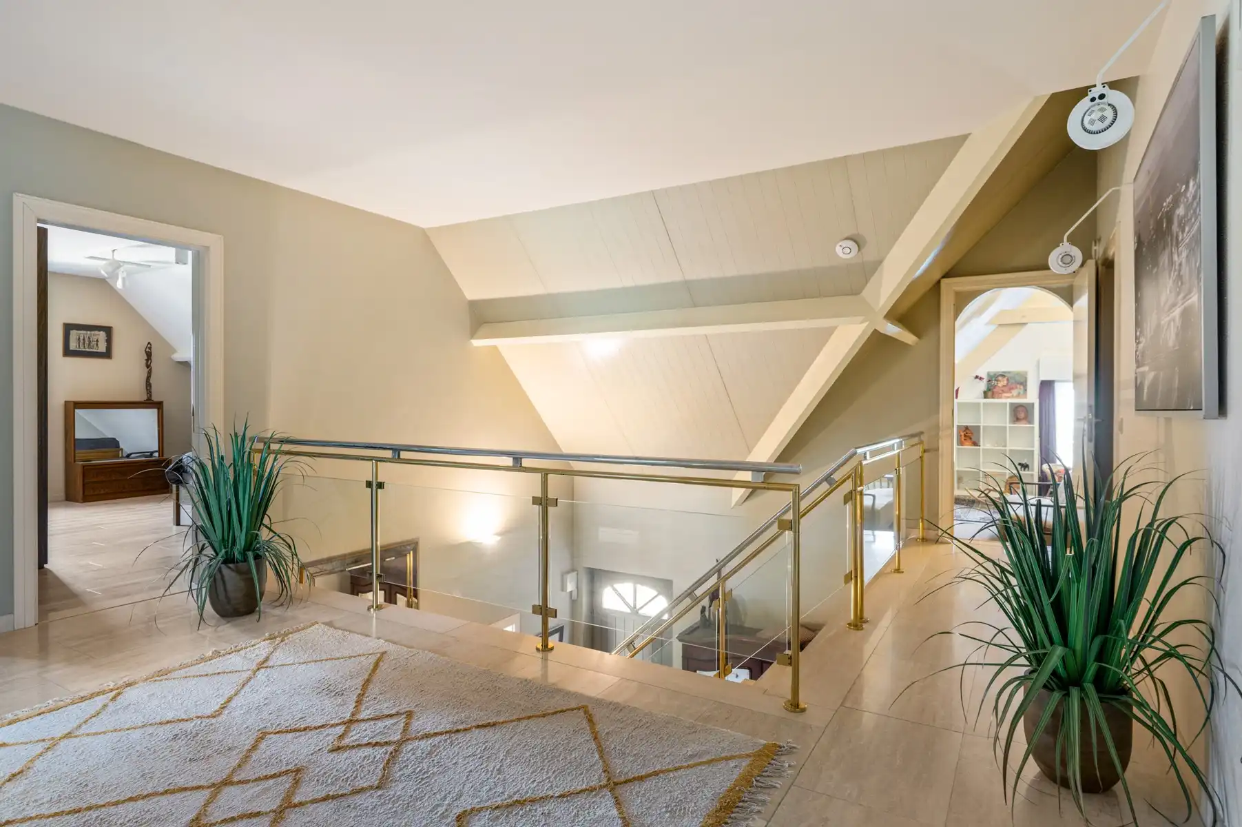 Ruime en lichtrijke villa in rustige, groene omgeving foto 25