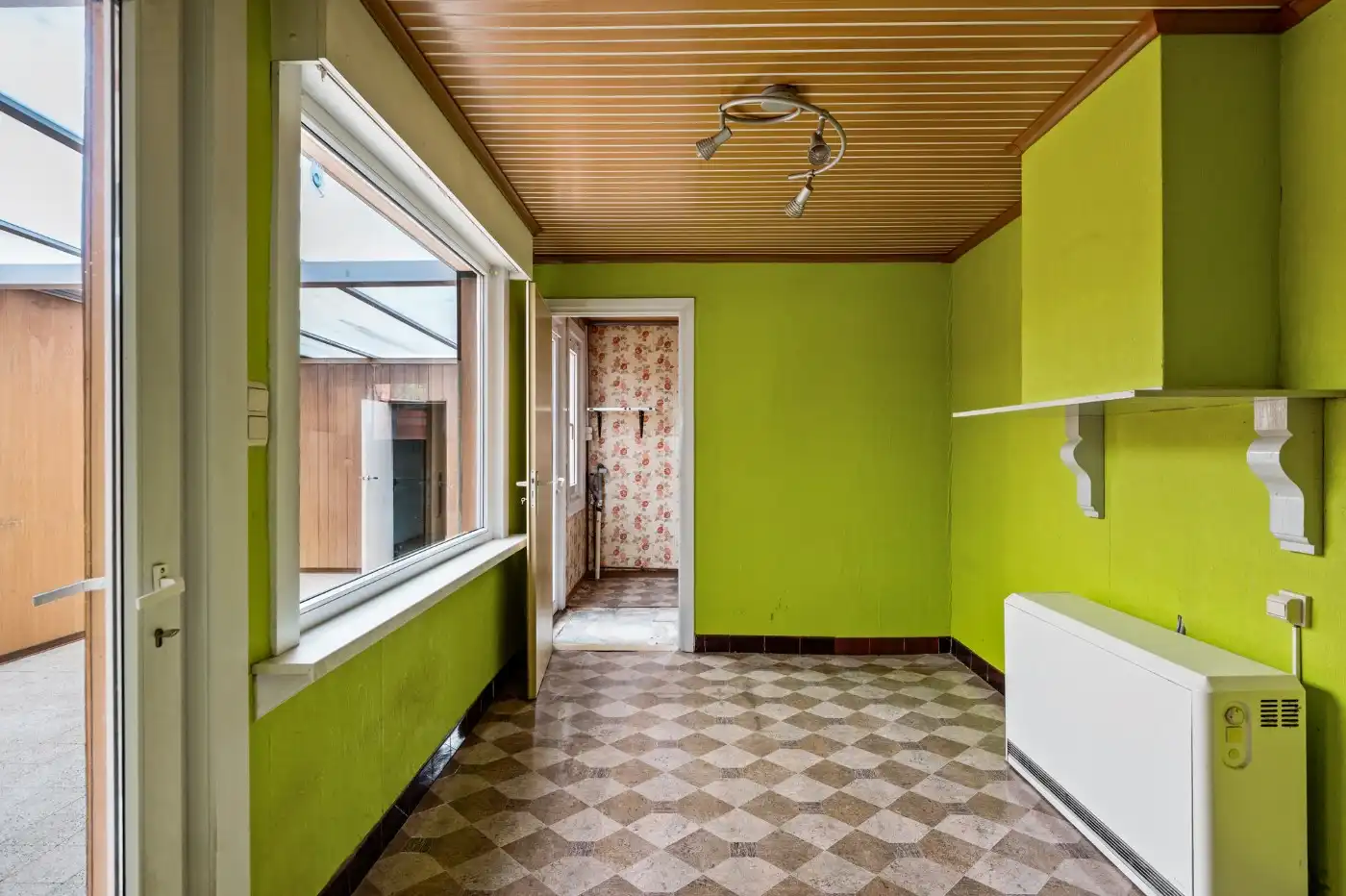 Te renoveren woning met 2 slpk. en tuin foto 4