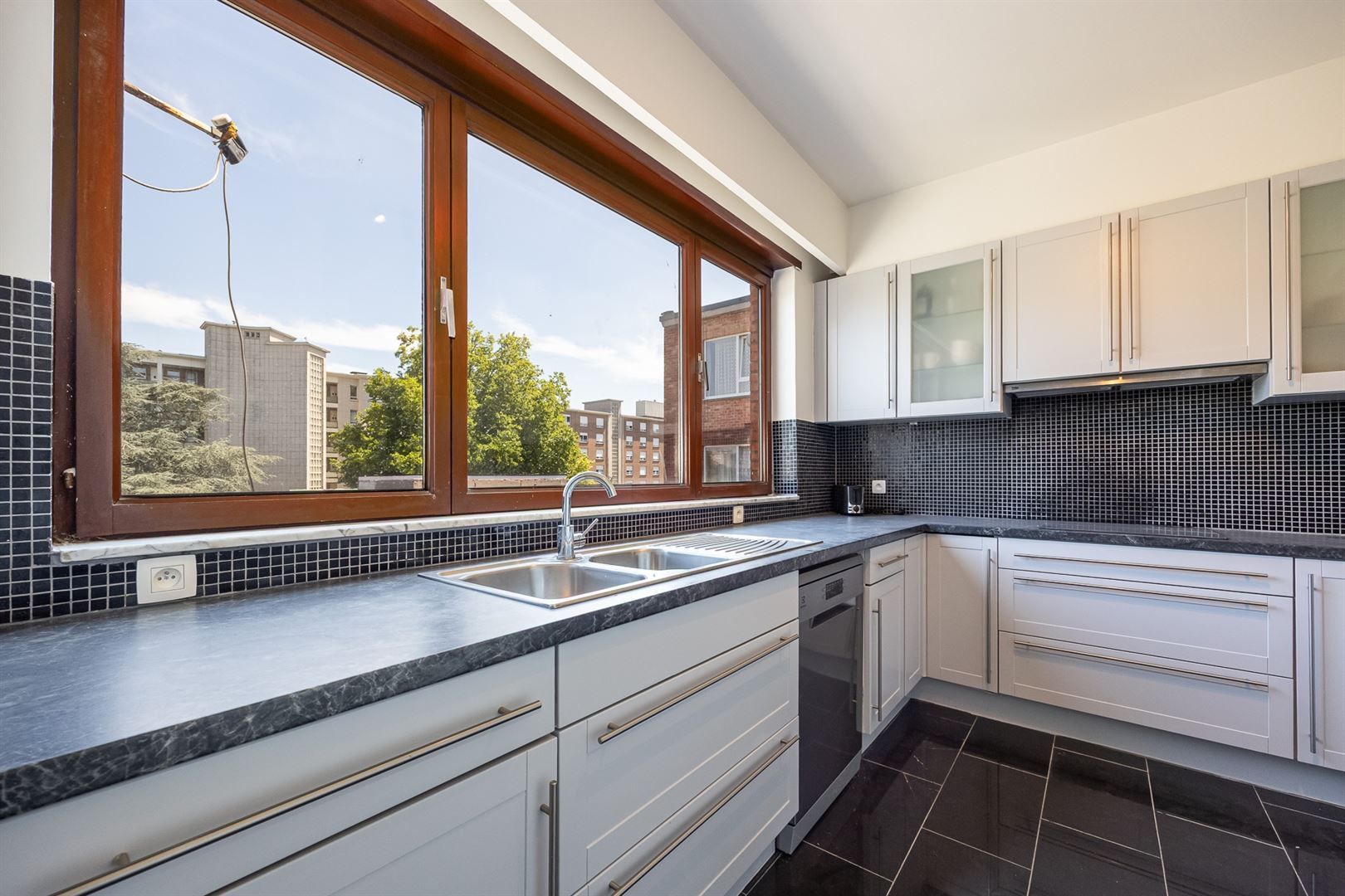 Ruim appartement met 4 slaapkamers en veel lichtinval foto 6