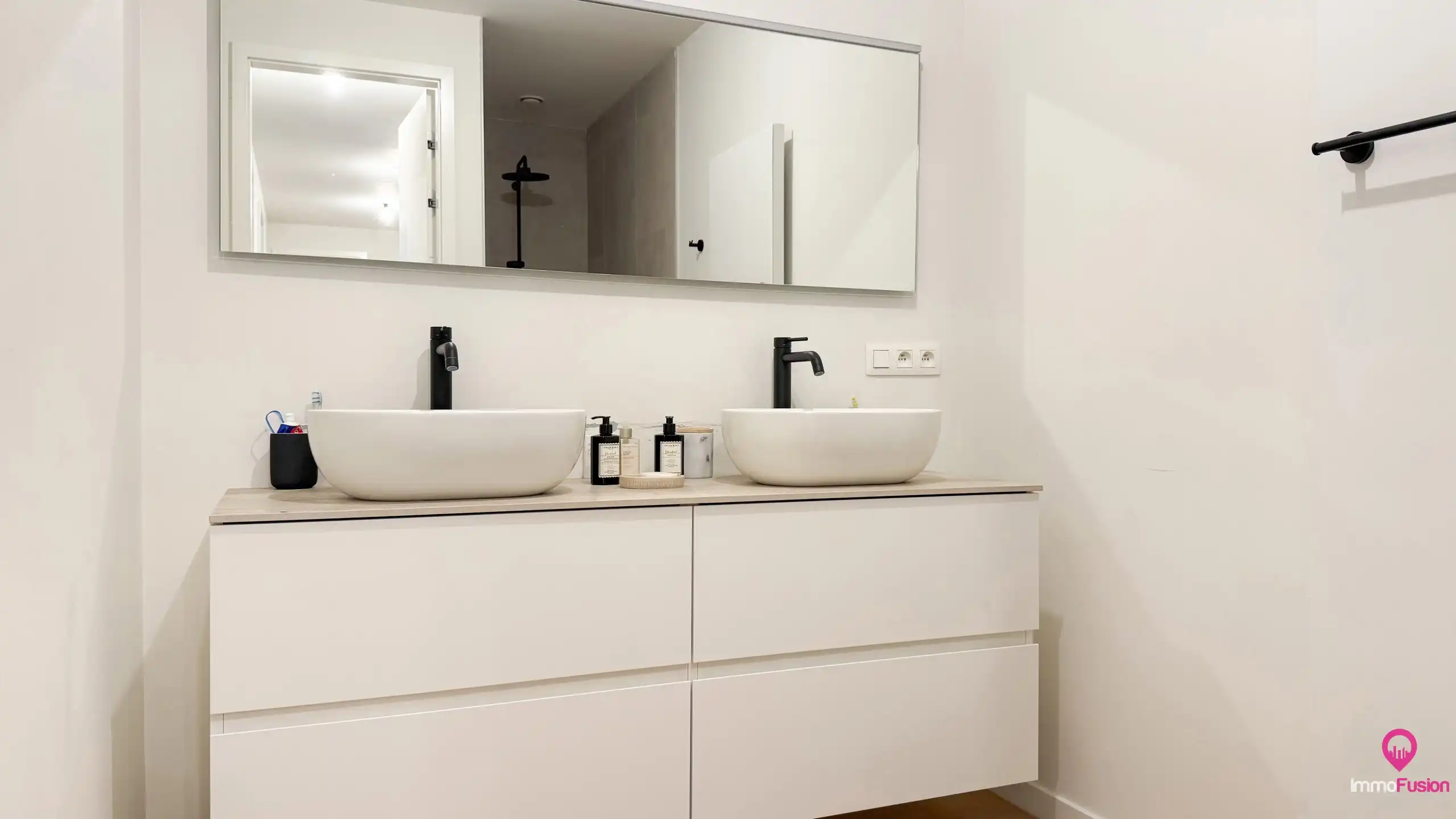 Stijlvolle nieuwbouwwoning met diepe tuin + vloerverwarming! foto 30