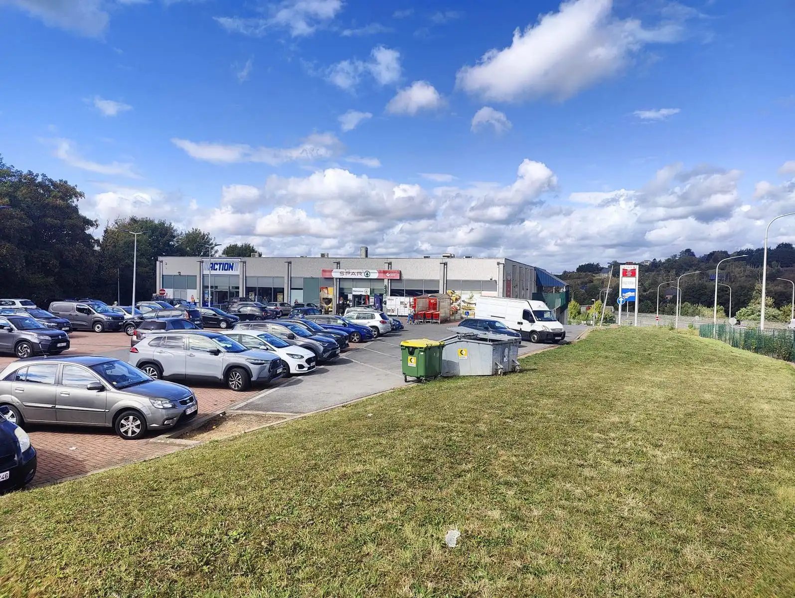 Handelspand 1.784 m² te huur Laneffe met parking foto 5