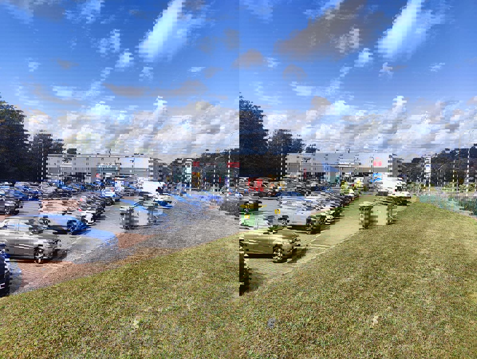 Handelspand 1.784 m² te huur Laneffe met parking foto 5