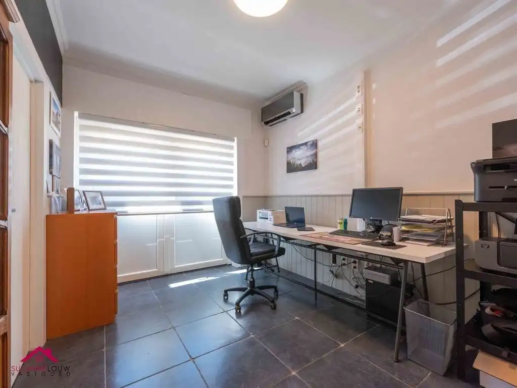 Instapklare woning met handelsruimte in gesloten bebouwing foto 10