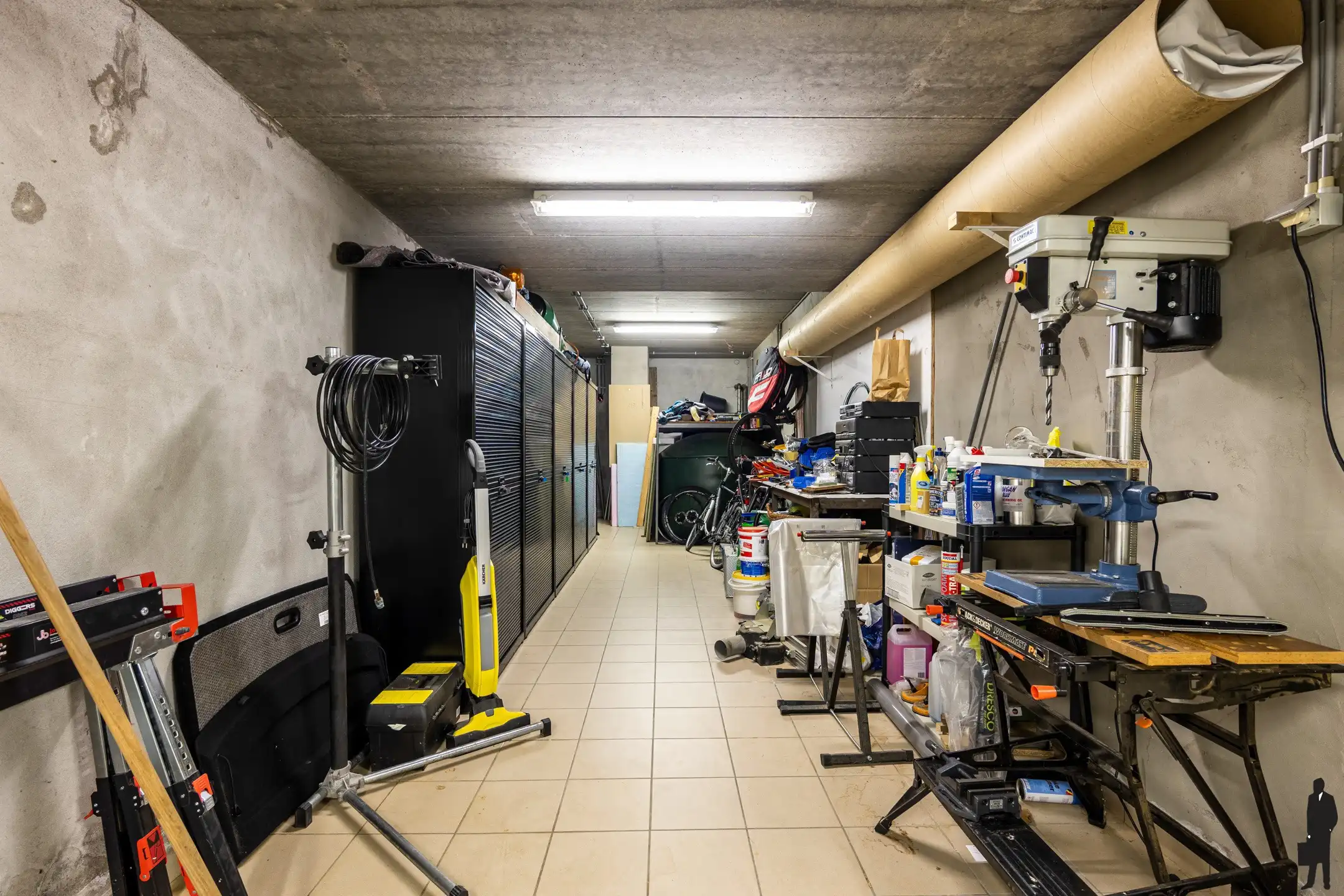 Unieke, ruime architectenvilla met riante kelder en werkbox foto 32