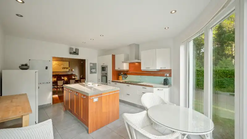 Exclusief gelegen stijlvolle villa op 24 are palende aan natuurgebied foto 8