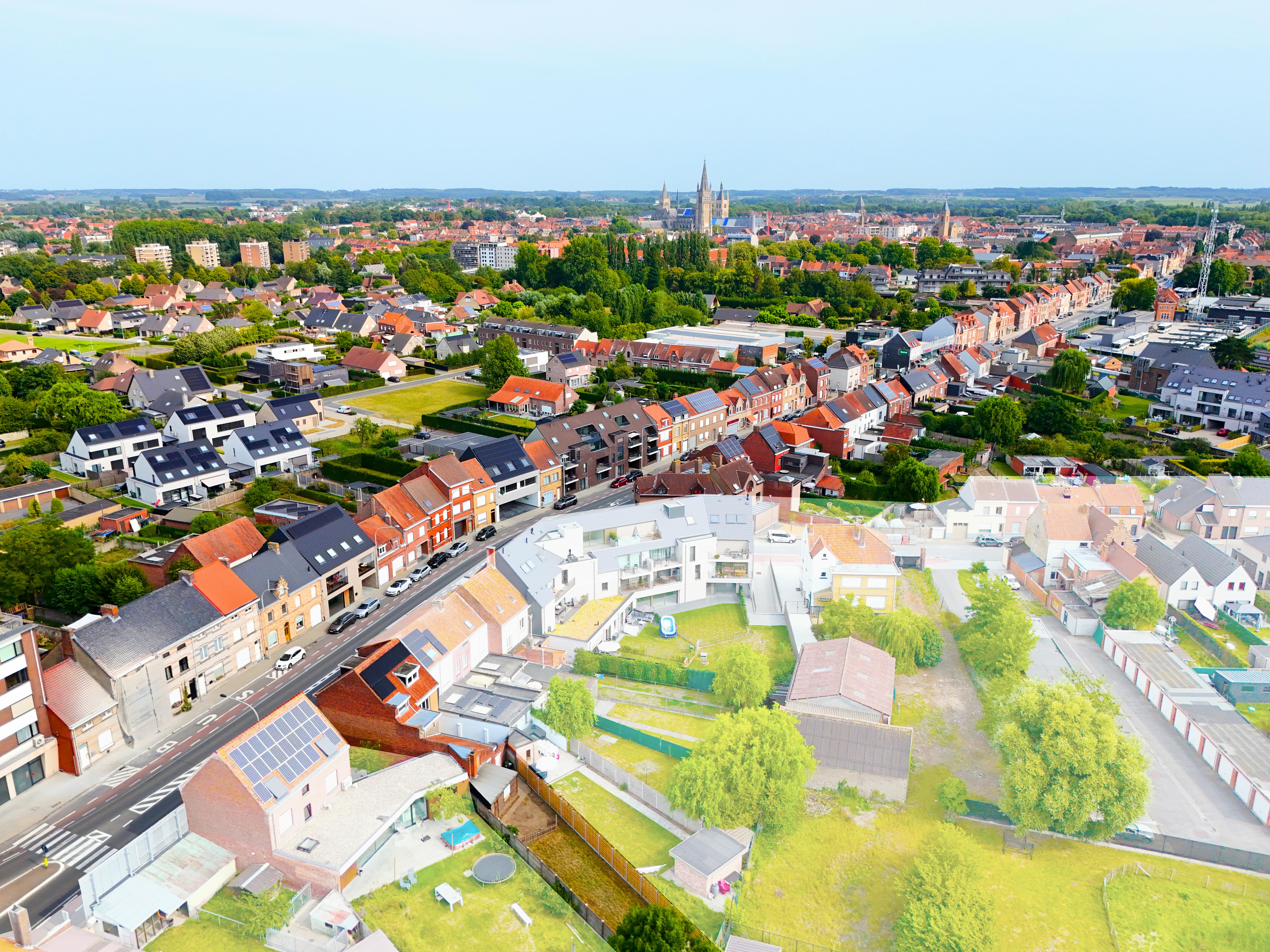 Lichtrijk huis met 4 slaapkamers en zuidwest gerichte tuin in Ieper foto 12