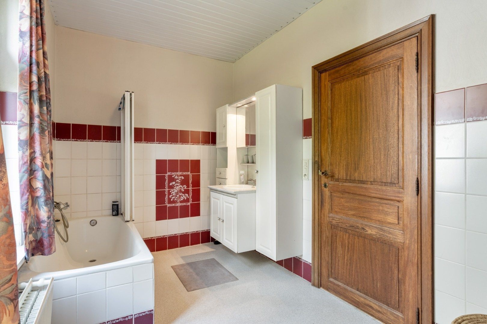 Ruim, karaktervol landhuis met parkachtige tuin op perceel van 16a29ca. foto 24