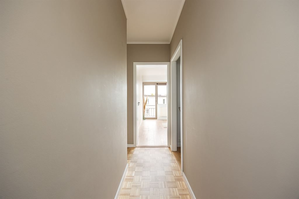 Instapklaar, gerenoveerd app. met 2 slaapkamers  foto 5