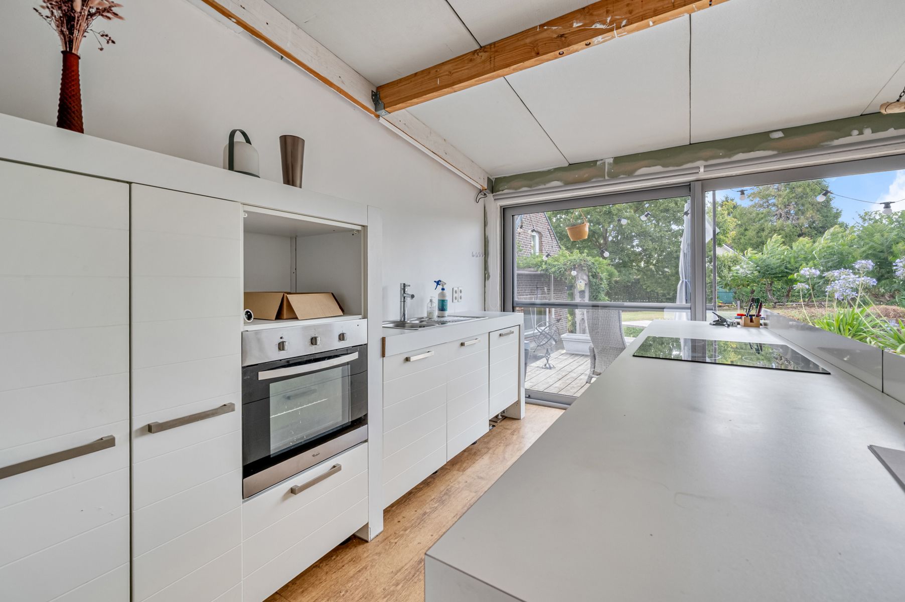 Ruime woning met atelier en garage op perceel van 32 are  foto 13