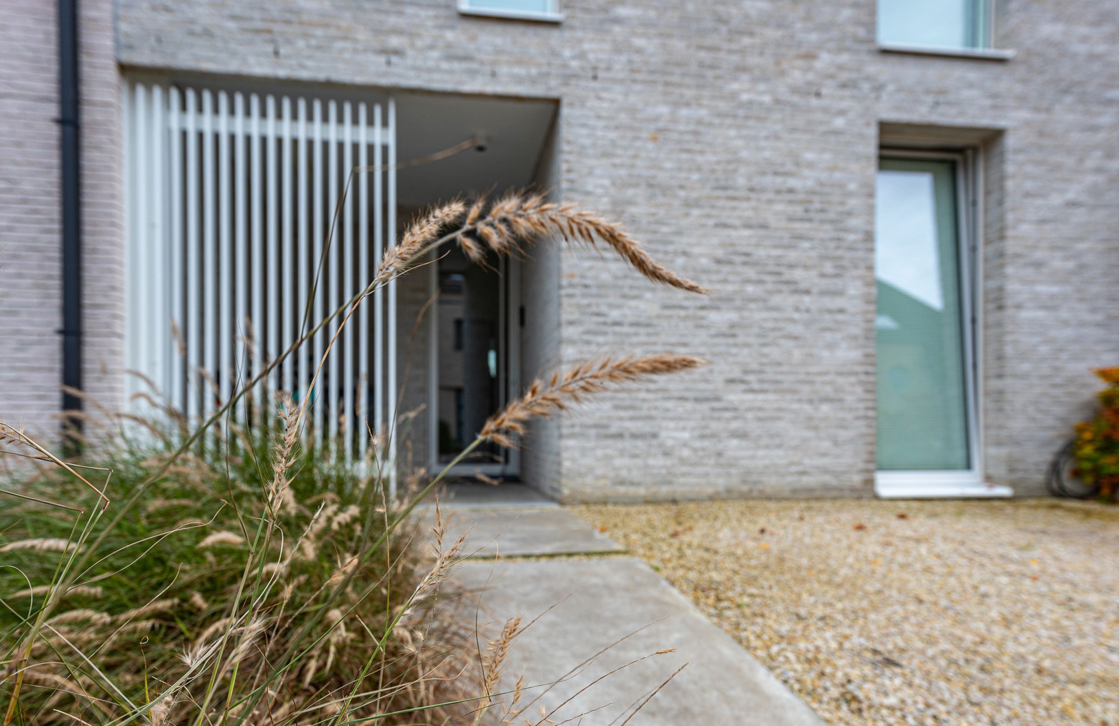 Uitstekend afgewerkte woning met terras en tuintje foto 24