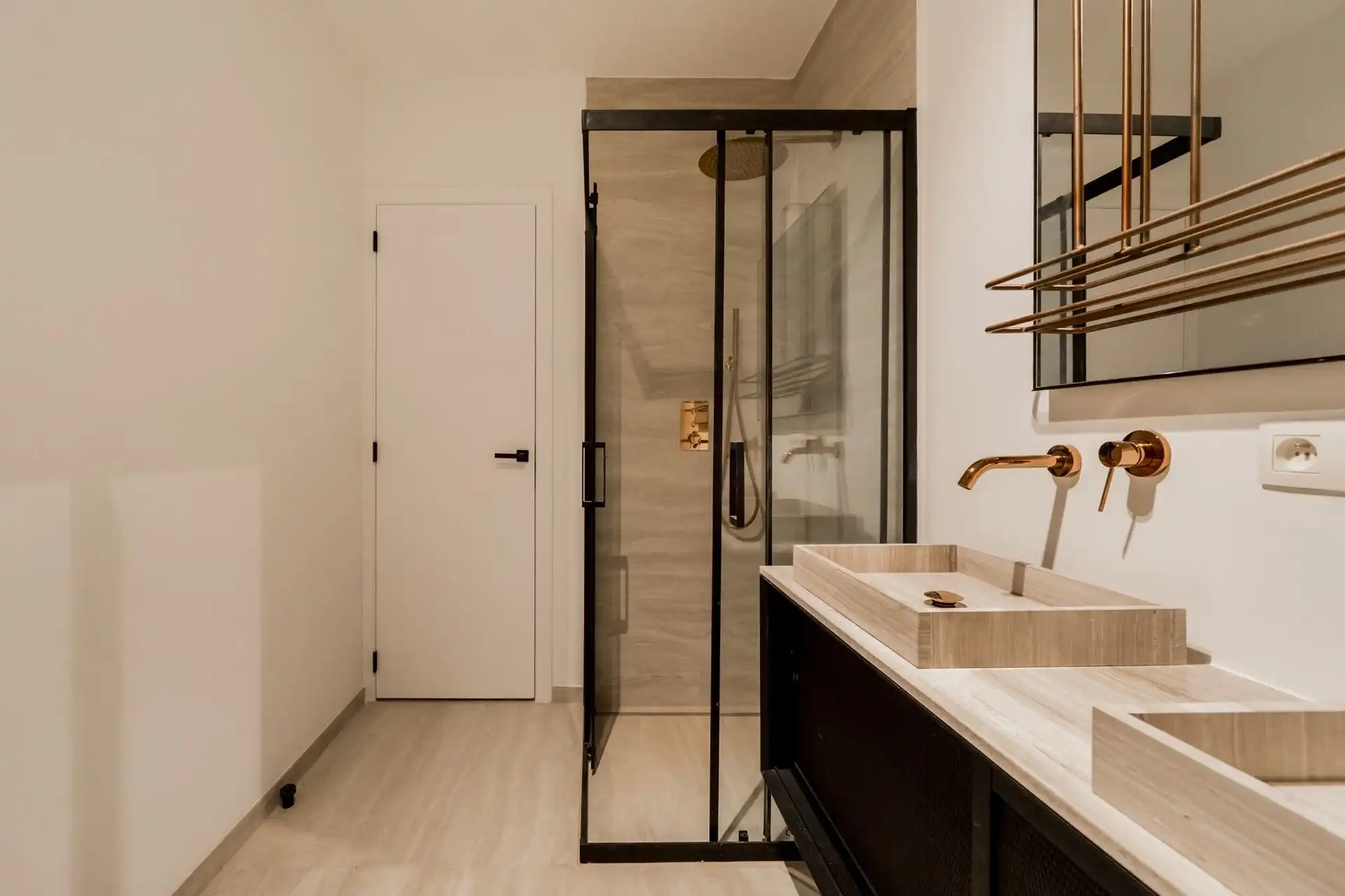 VERBORGEN PAREL MET KARAKTER,RUIMTE EN 4 SLPKS. (NIEUWBOUW) foto 14