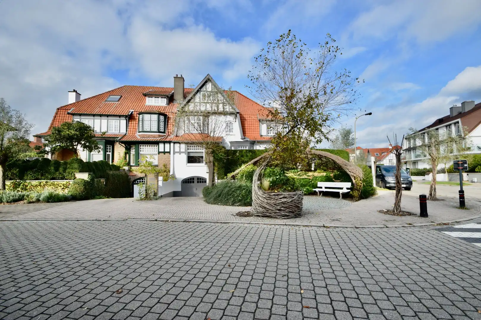 Prachtige karaktervolle villa in hartje Zoute, op enkele stappen van het Dominicanenkerkje en het strand te huur. foto 14