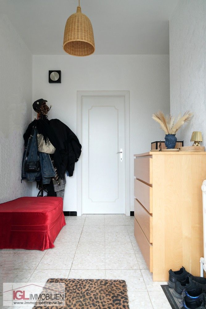 Ruime bungalow met dubbele garage en tuin te koop in Sint-Pieters-Leeuw foto 19
