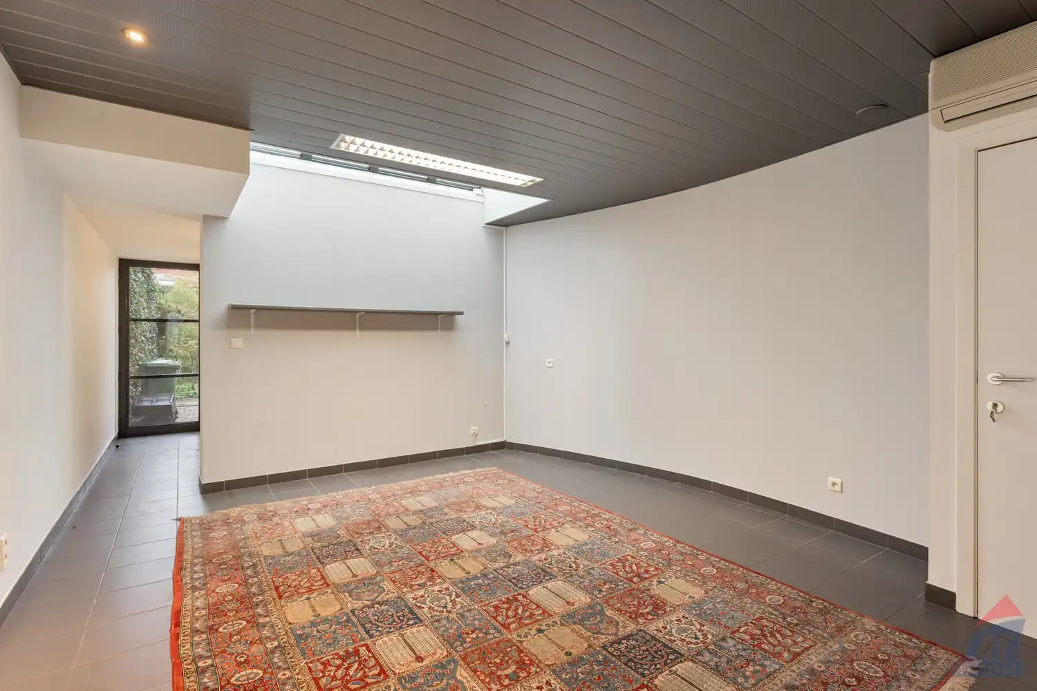 Veelzijdig pand met praktijkruimte en duplex appartement op toplocatie in Sint-Truiden foto 9