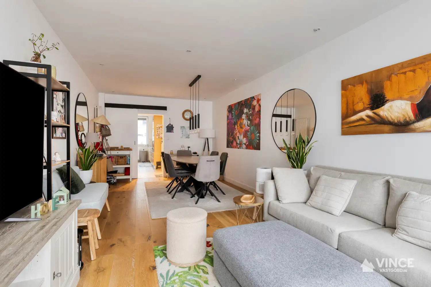 Volledig gerenoveerde en instapklare woning met terras foto {{pictureIndex}}