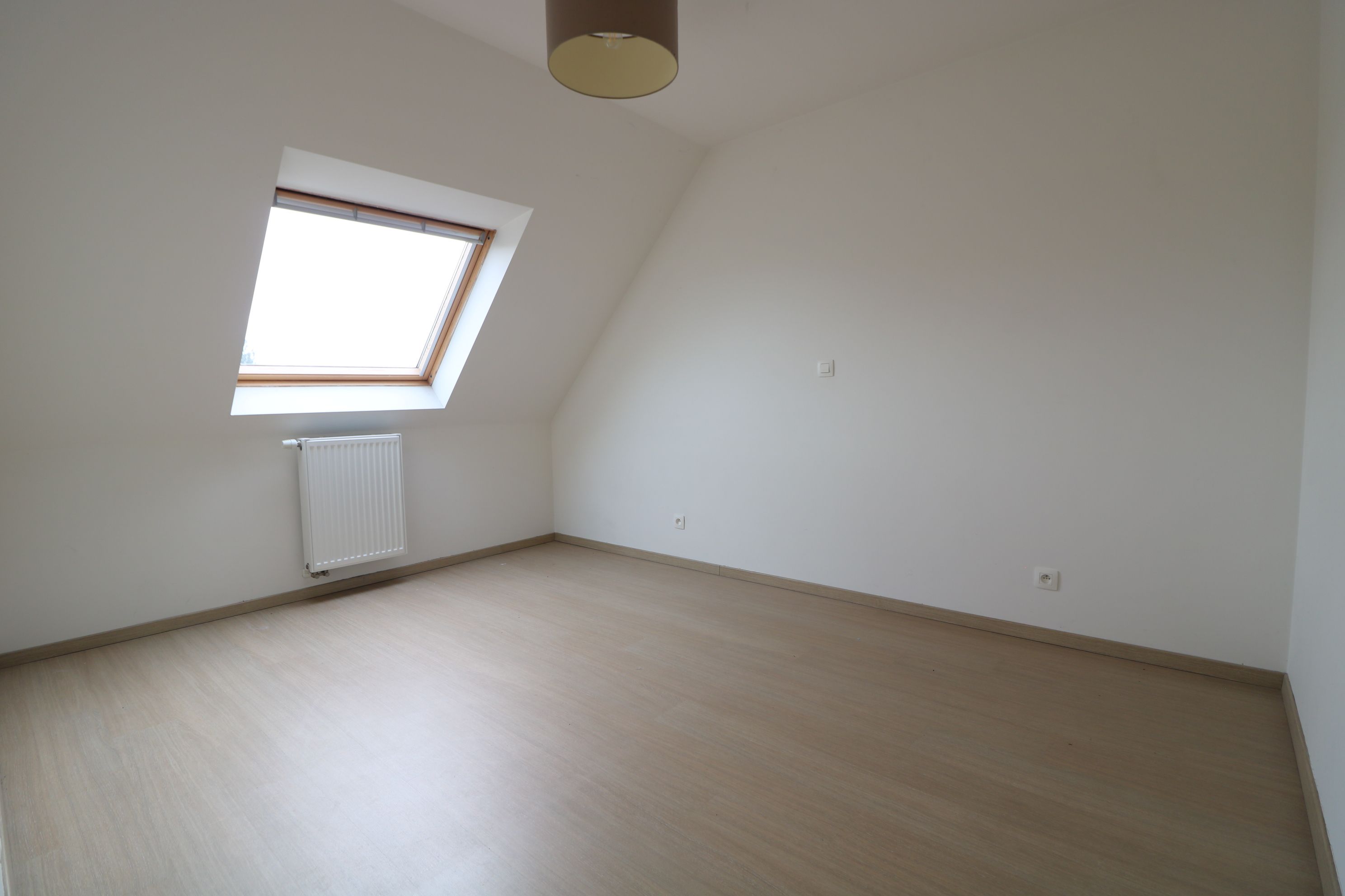 Recente ruime woning met 3 slaapkamers, dubbele garage en tuin foto 12