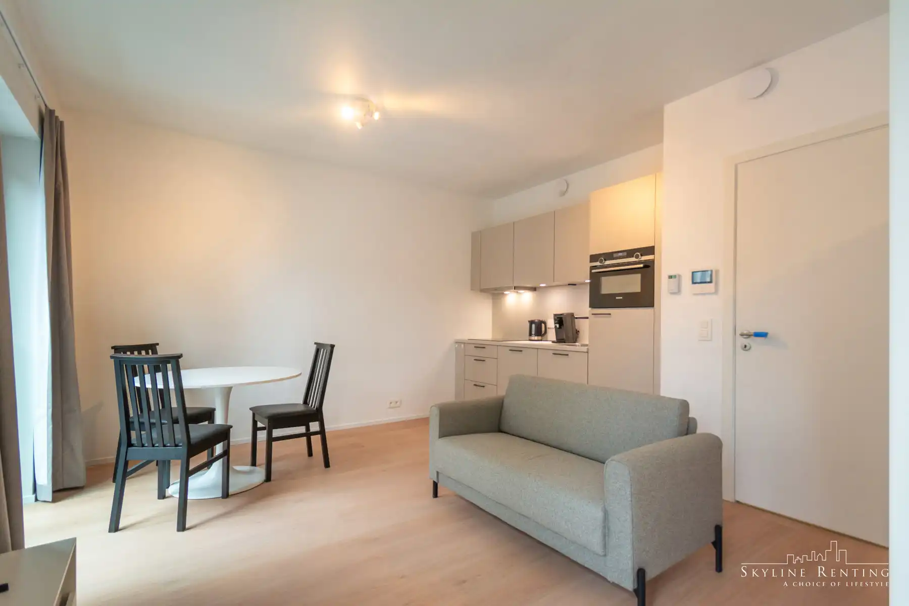 Prachtig nieuwe gemeubelde studio foto 4