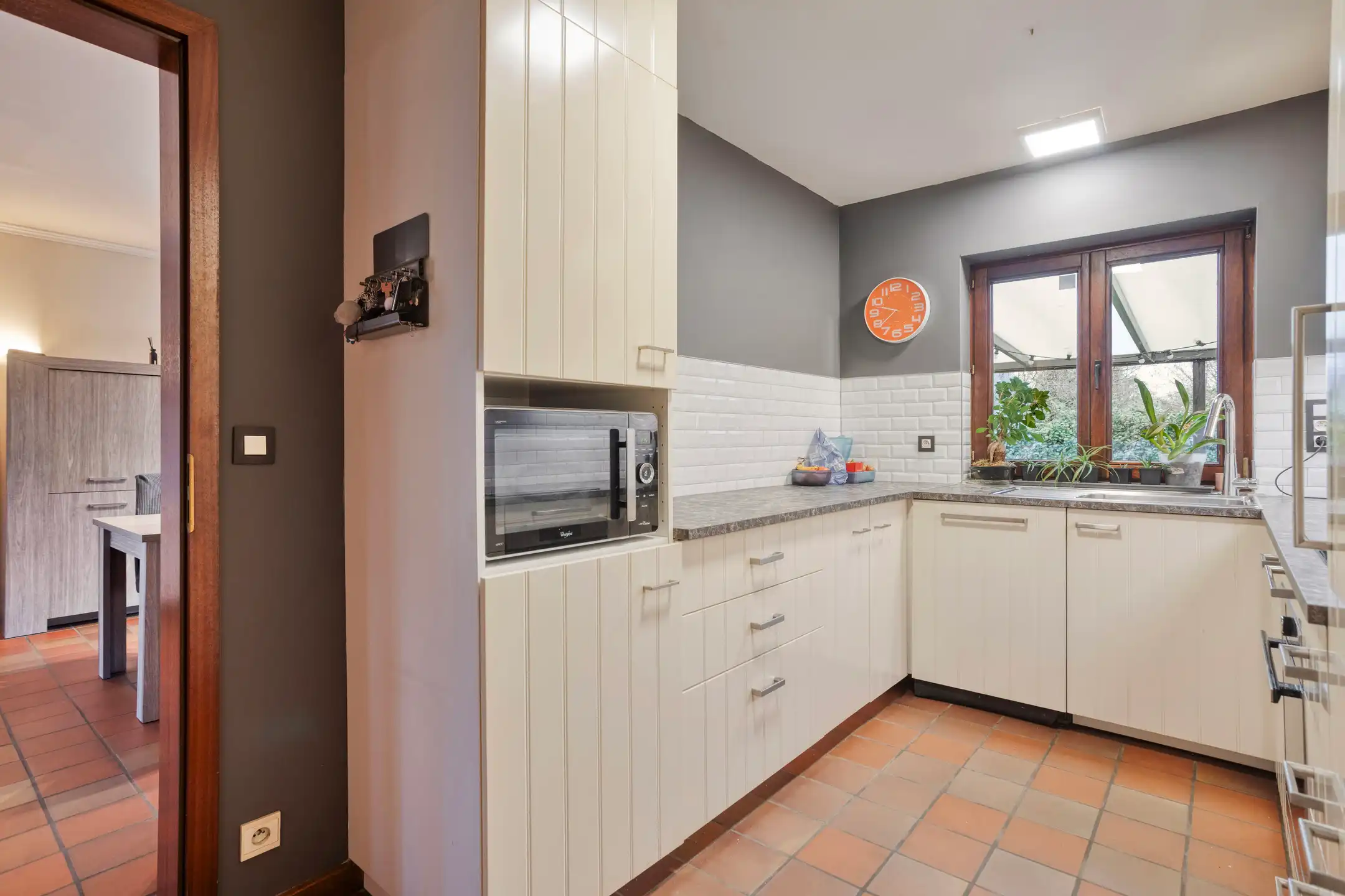 Rustig gelegen woning met drie slaapkamers, bureau en garage foto 5