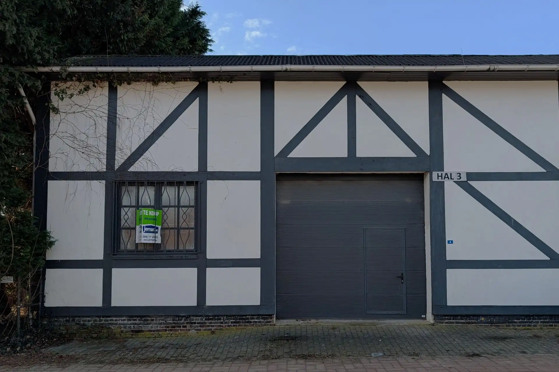 Ruim magazijn (192m²) op gunstige locatie te Veldwezelt (Lanaken) foto {{pictureIndex}}