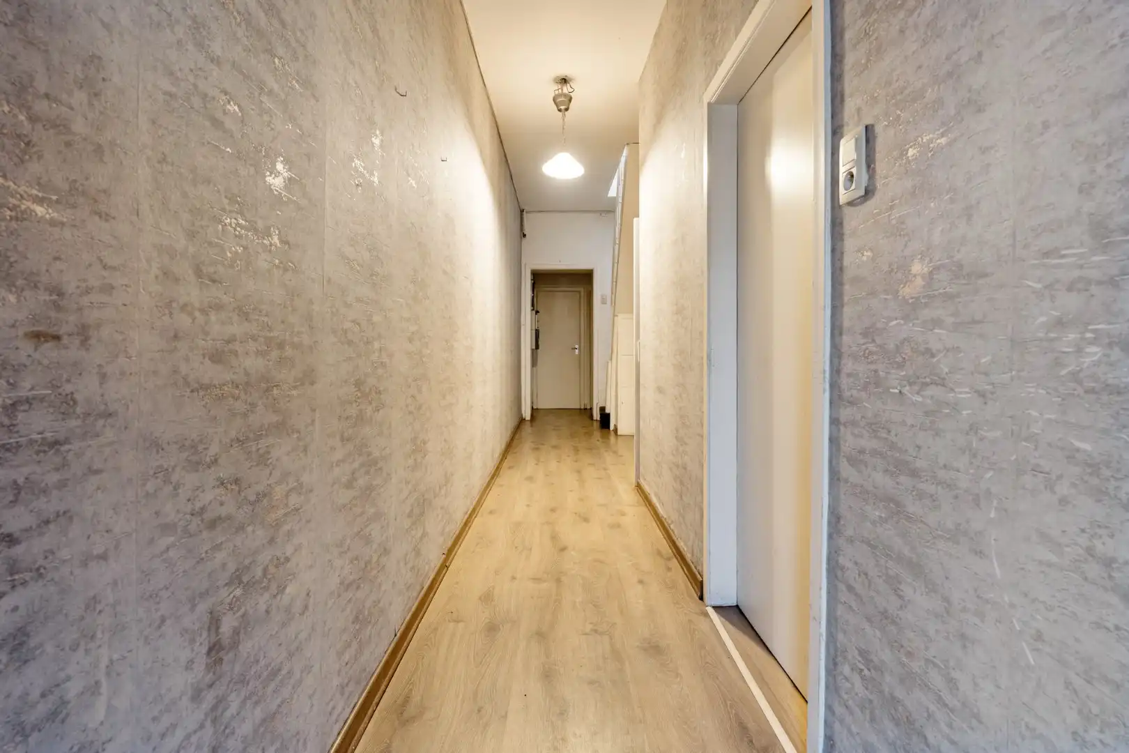 Deels gerenoveerde woning met stadstuin, 3 slpk, 2a60ca, tussen de kleine en grote ring  foto 17