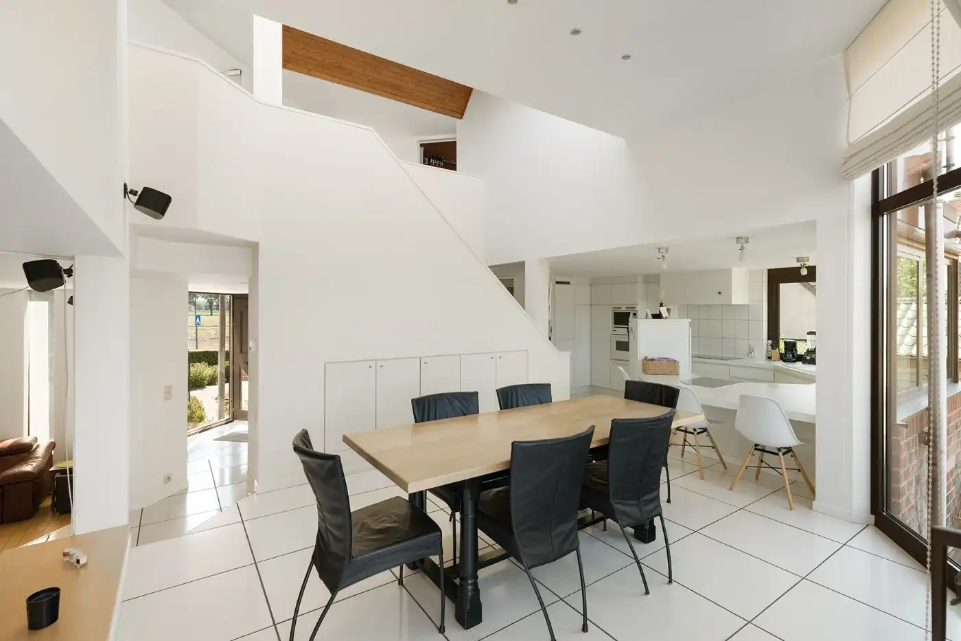 Top gelegen, ruime, vrijstaande woning met 3 slpk., garage en prachtige tuin foto 10