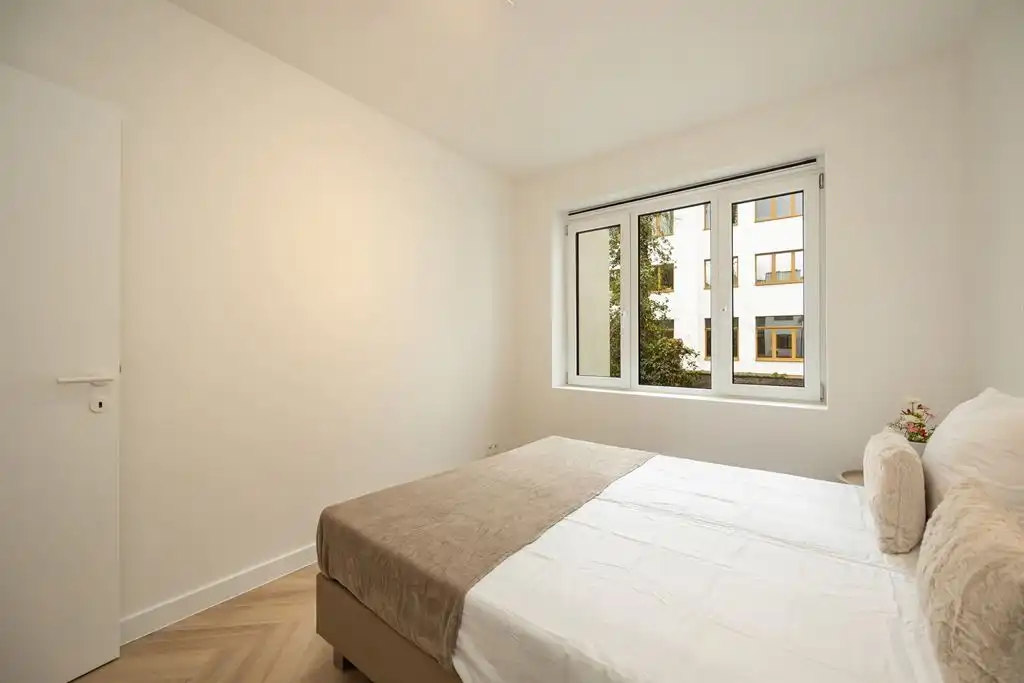 Gerenoveerd appartement met 2 slaapkamers foto 13