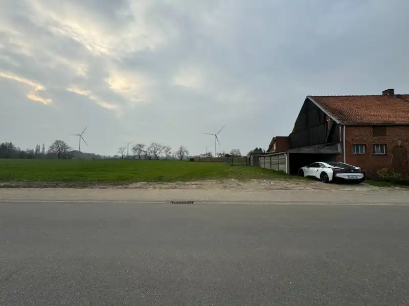 Perceel bouwgrond 663m² in het groen! foto {{pictureIndex}}