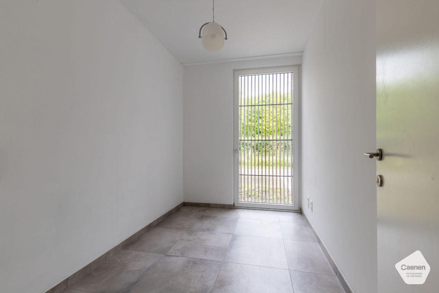 Zeer recent gelijkvloers appartement met 2 slaapkamers foto 7