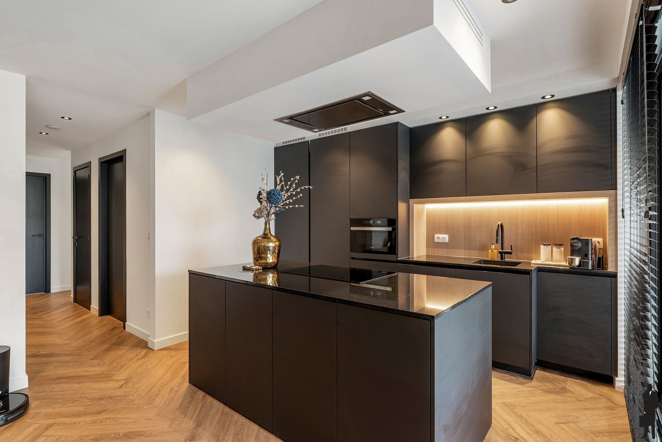 Luxe afgewerkt gelijkvloers appartement met twee slaapkamers foto 3