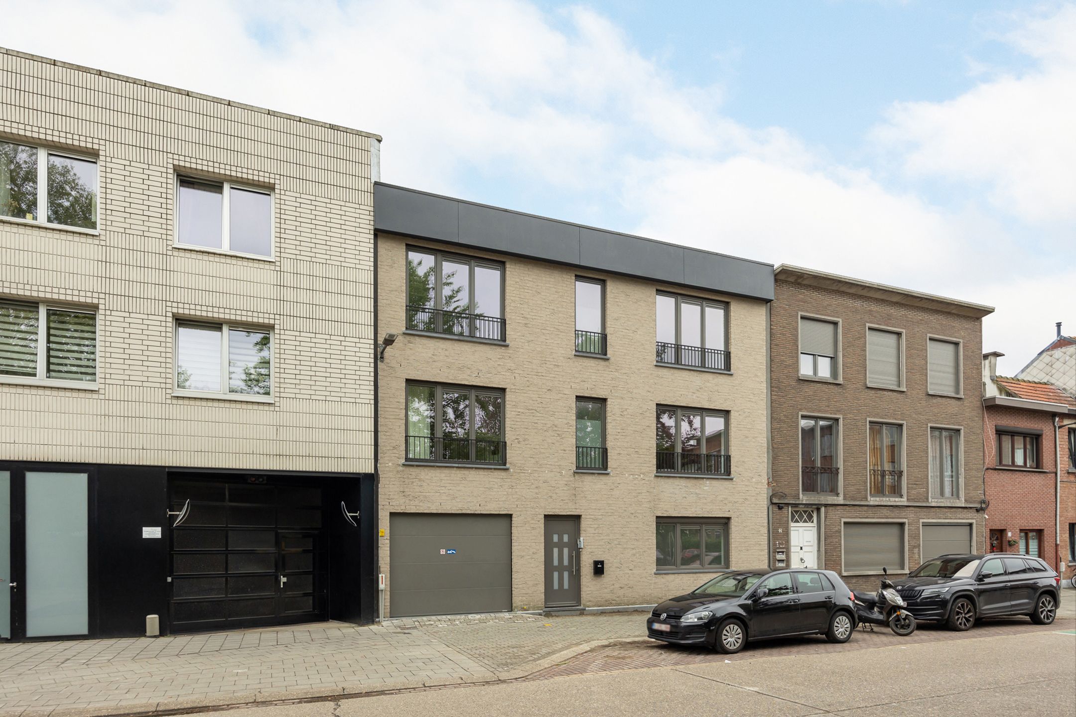 MERKSEM - Volledig nieuw gebouwd kleinschalig project met 3 units foto {{pictureIndex}}