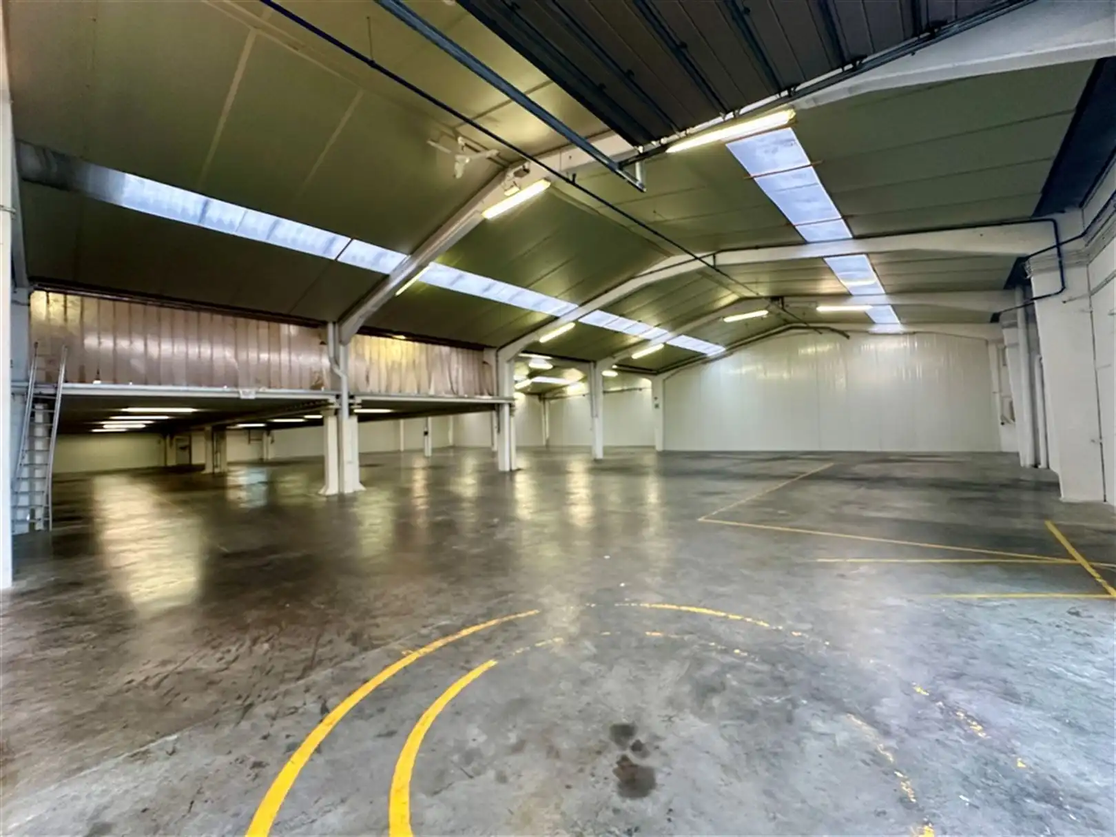 Magazijnen te huur op toplocatie in Kuurne foto 7