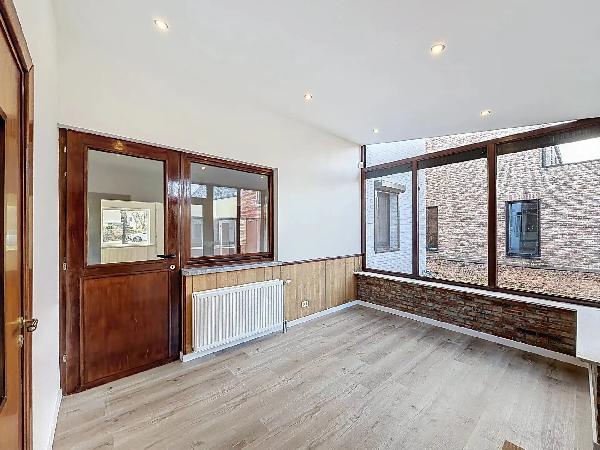 Zeer ruime en verzorgde woning met 5 slaapkamers en 2 badkamers op een groot perceel foto 12