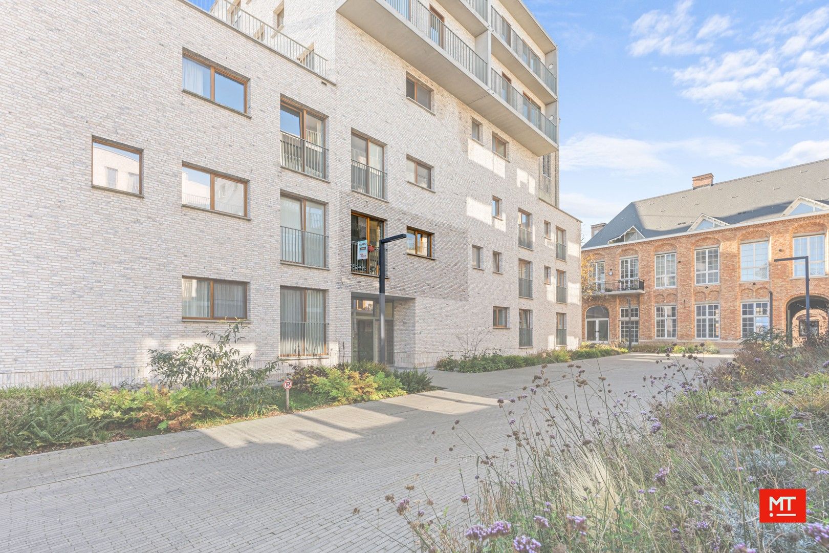 Recent appartement met 2 slaapkamers en ondergrondse parkeerplaats te koop in hartje Ieper foto 14