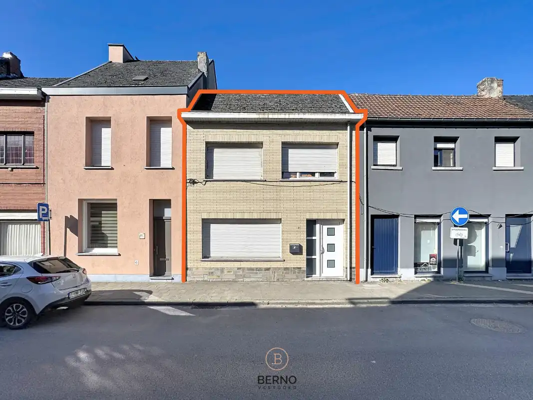Hoofdfoto van de publicatie: Te renoveren woning met 4 slaapkamers