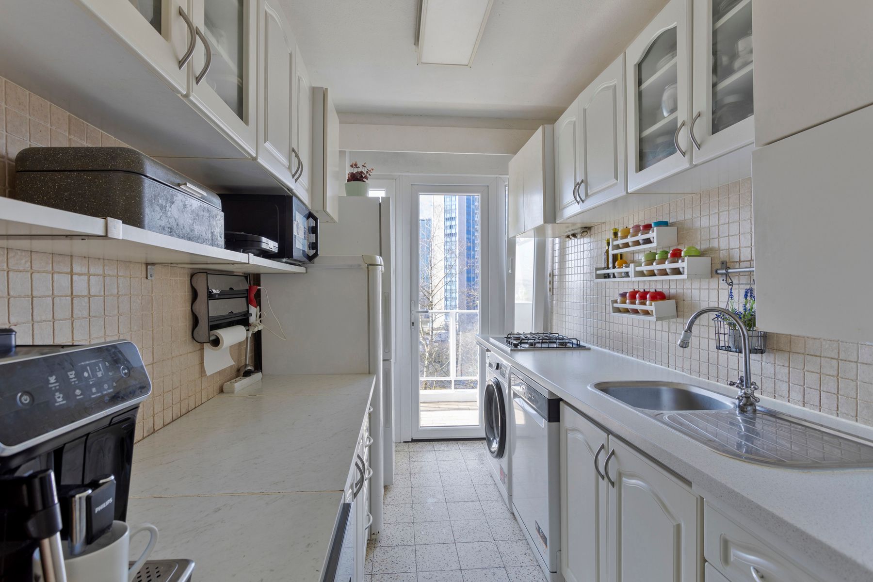 Instapklaar appartement met 2 slaapkamers en ruim terras  foto 7