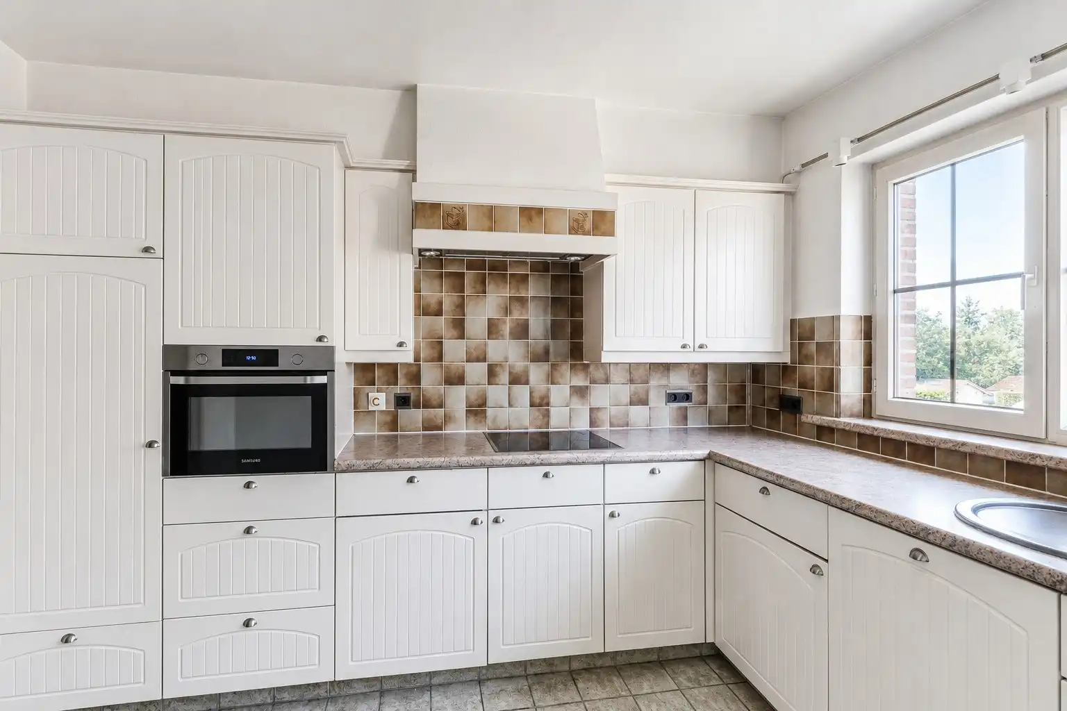 Te koop: Ruime gezinswoning (halfopen bebouwing) met dubbele garage – Willem Tellstraat 47, Uitkerke foto 6