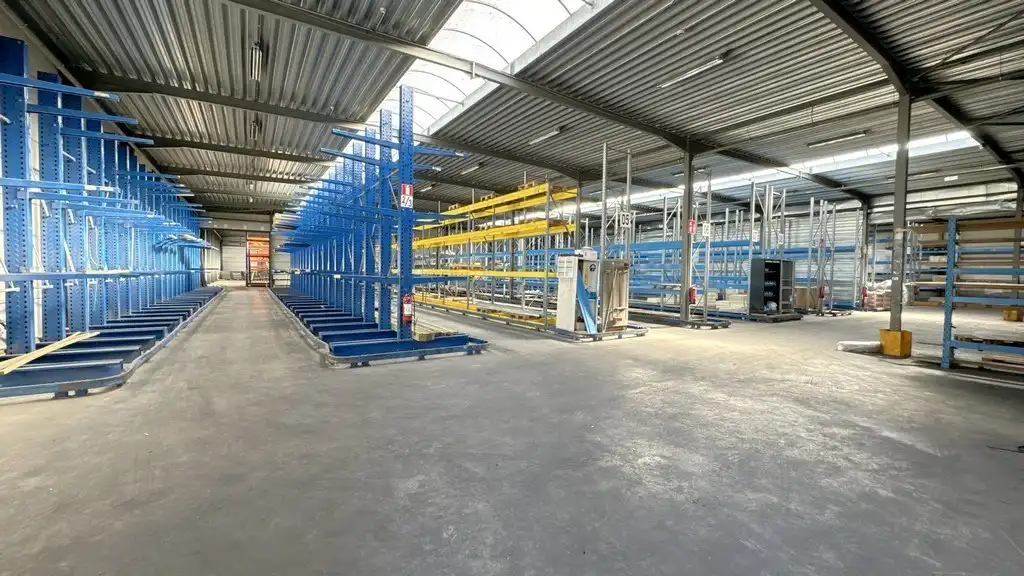 Magazijn te huur in semi-industrieel complex Vaartkaai in Merksem foto 5