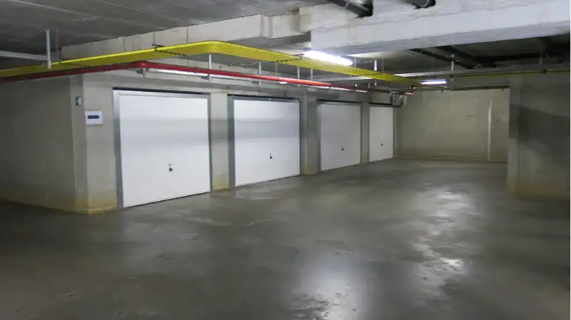 Ruim gelijkvloers 2-slaapkamerappartement met ruim TERRAS en AUTOSTANDPLAATS te huur in Brugge foto 13