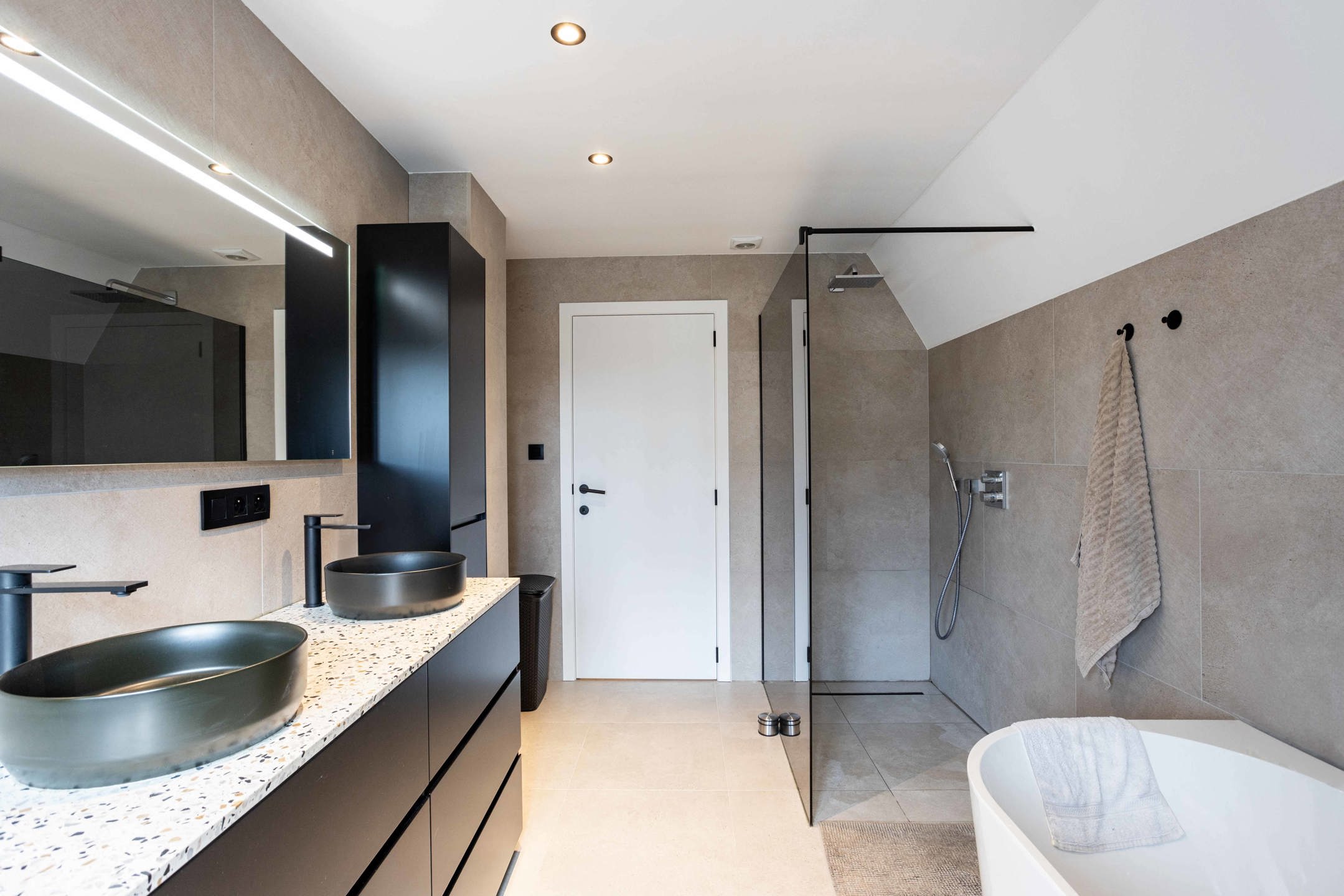 Kwalitatief gerenoveerde driegevelwoning met tuin foto 20