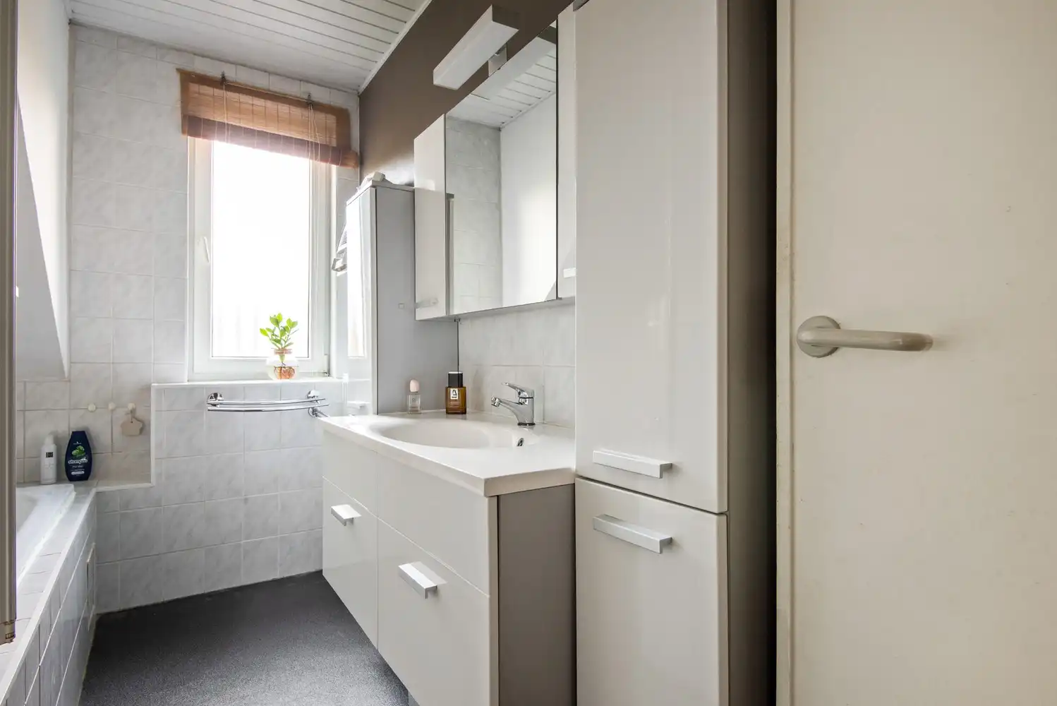 Ruime bel-etagewoning met vier slaapkamers op uitstekende locatie te Mortsel foto 19