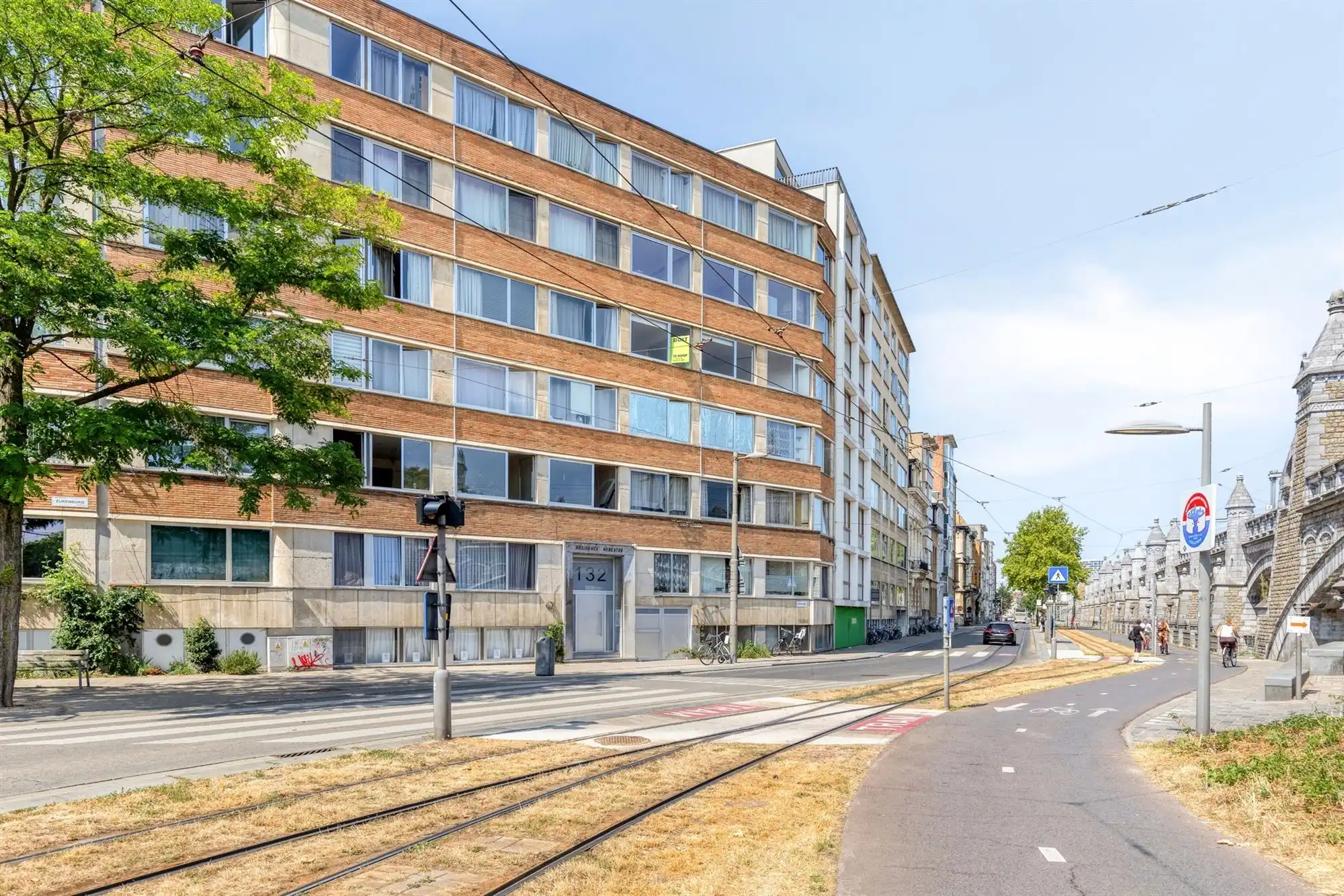 Lichtrijk appartement met 1 slaapkamer en gemeenschappelijke tuin foto 13