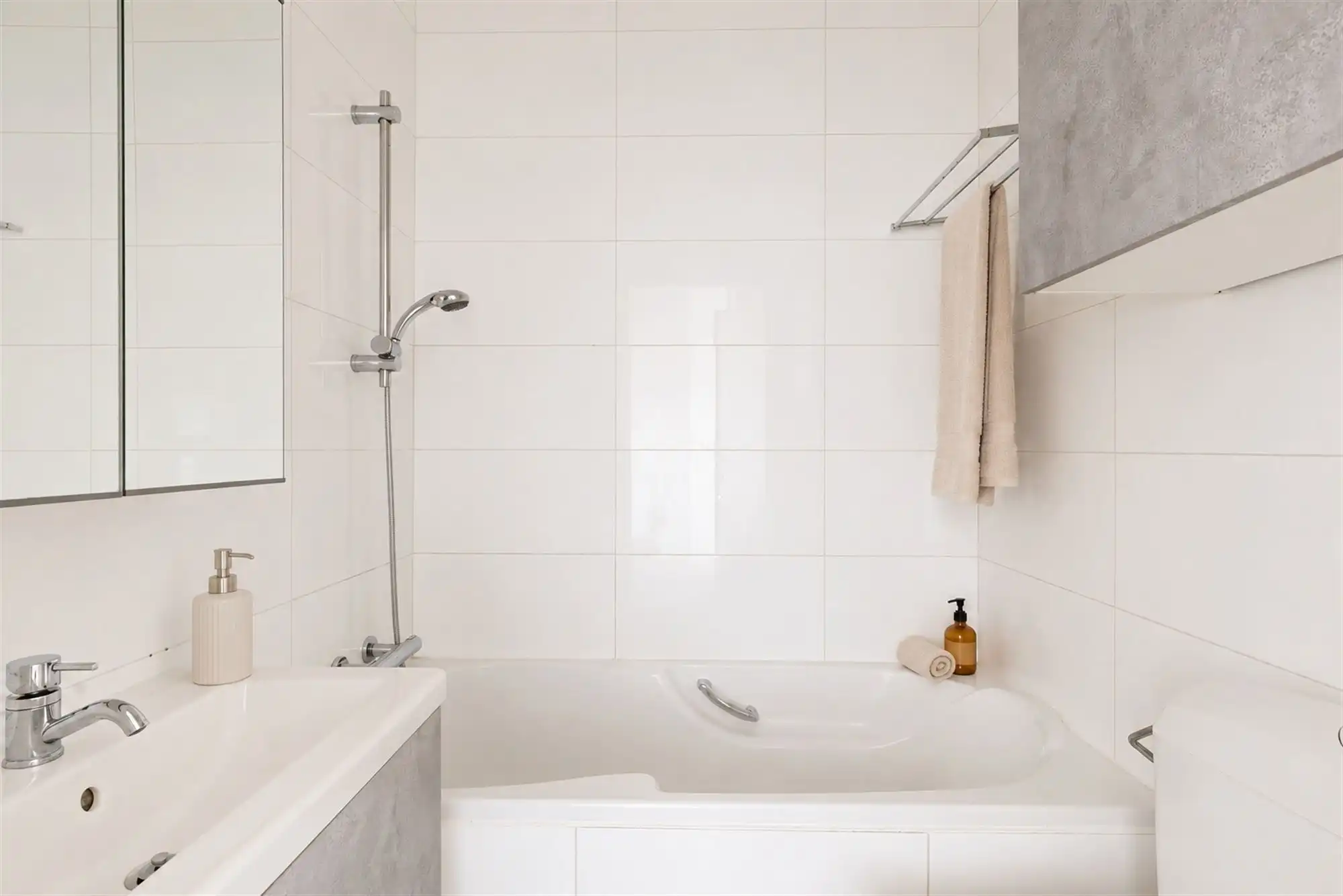 Lichtrijk appartement met 1 slaapkamer en gemeenschappelijke tuin foto 13